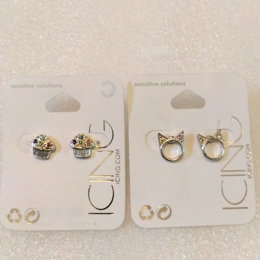 Icing earrings 2 pairs.